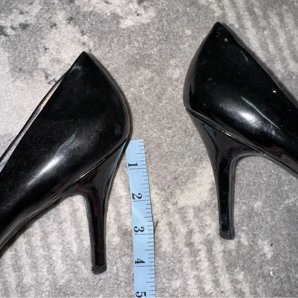 Jessica Simpson Black Patent Leather Rounded Toe Pump Heels - Picture 4 of 5